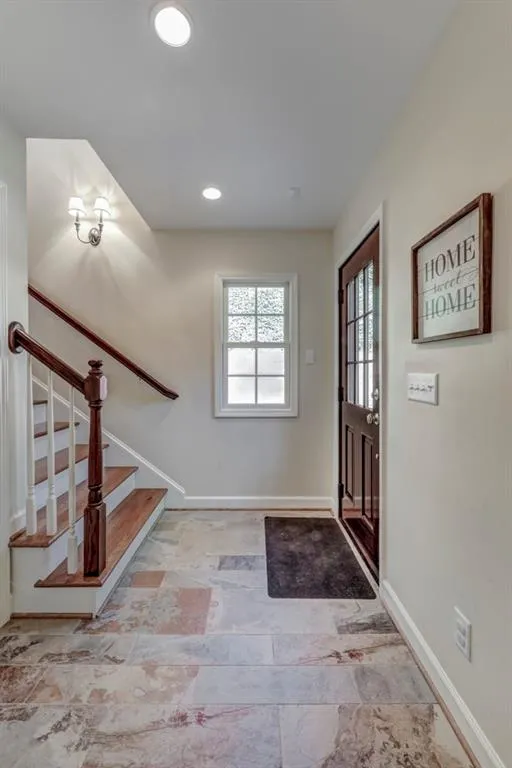 930 Edgewater Court Nw, Sandy Springs, Georgia 30328, 5 Bedrooms Bedrooms, ,4 BathroomsBathrooms,Residential,Sold,930 Edgewater Court Nw,6530508