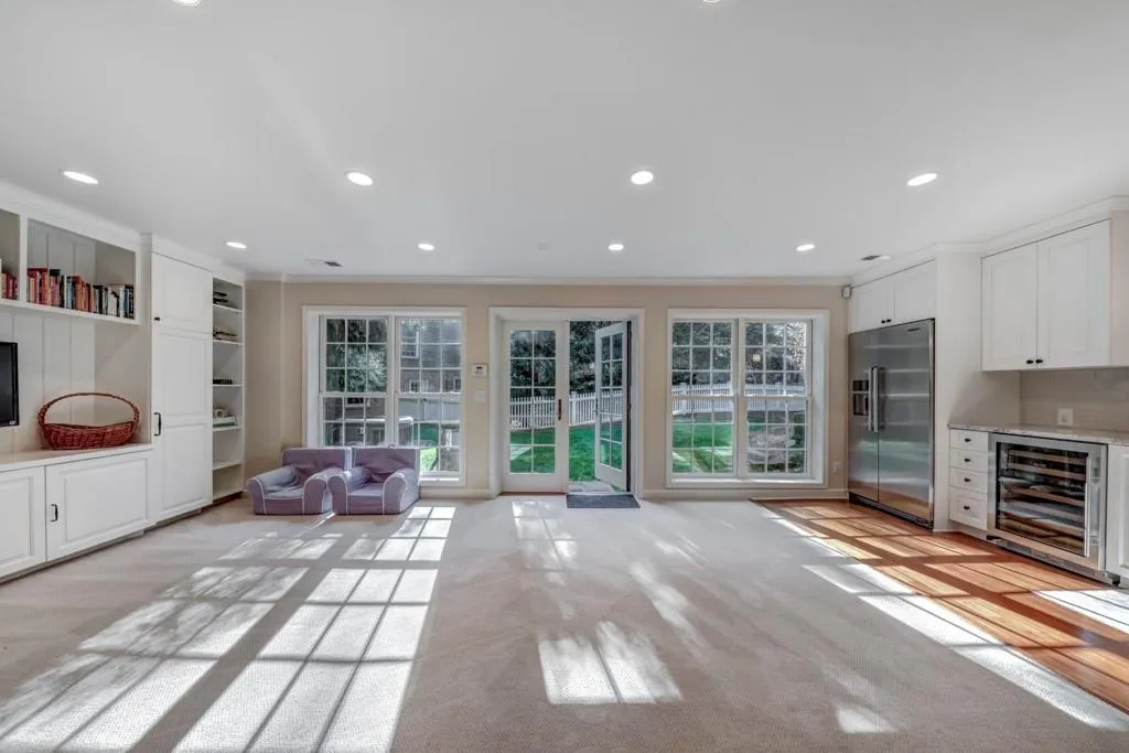 930 Edgewater Court Nw, Sandy Springs, Georgia 30328, 5 Bedrooms Bedrooms, ,4 BathroomsBathrooms,Residential,Sold,930 Edgewater Court Nw,6530508