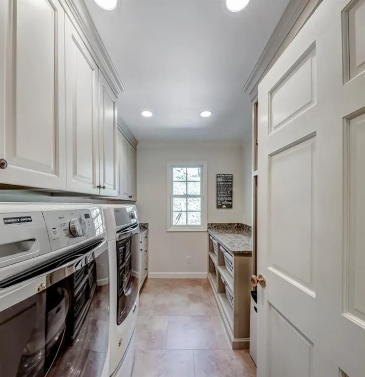 930 Edgewater Court Nw, Sandy Springs, Georgia 30328, 5 Bedrooms Bedrooms, ,4 BathroomsBathrooms,Residential,Sold,930 Edgewater Court Nw,6530508