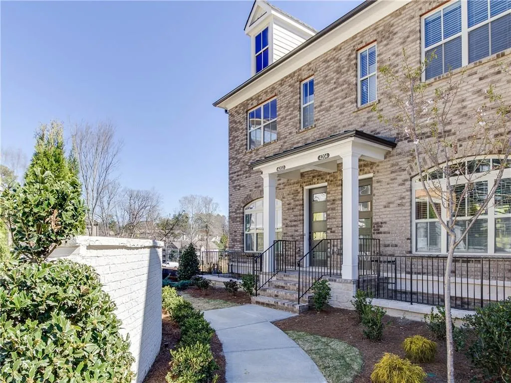 4202 Deming Circle, Atlanta, Georgia 30342, 3 Bedrooms Bedrooms, ,3 BathroomsBathrooms,Residential,Sold,4202 Deming Circle,5812503