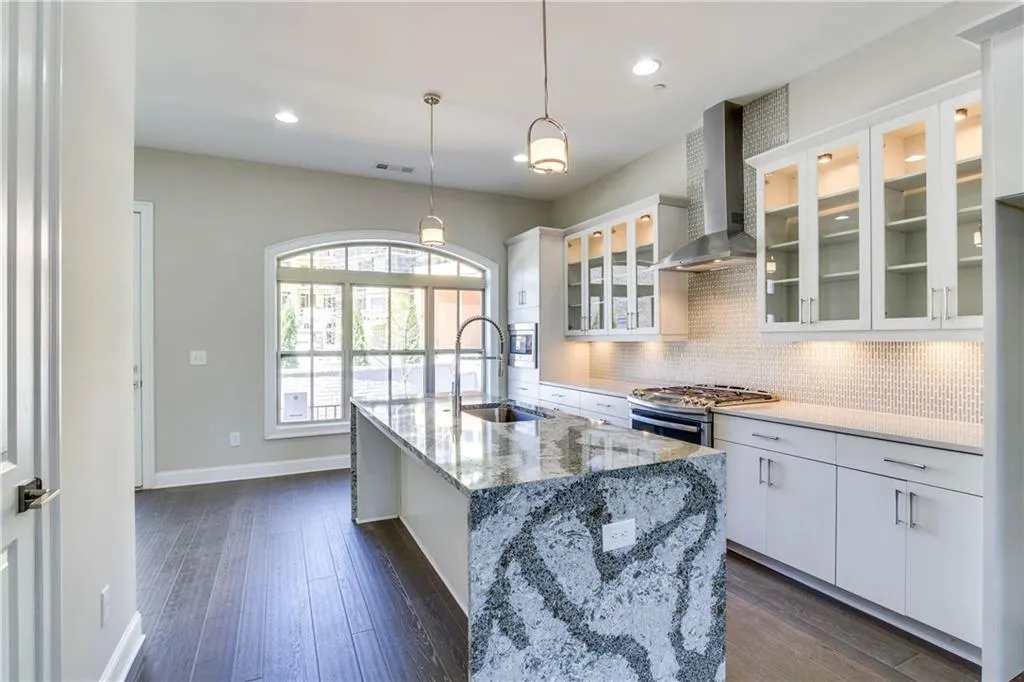 4202 Deming Circle, Atlanta, Georgia 30342, 3 Bedrooms Bedrooms, ,3 BathroomsBathrooms,Residential,Sold,4202 Deming Circle,5812503