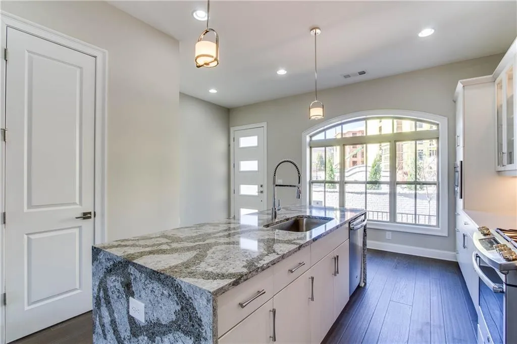 4202 Deming Circle, Atlanta, Georgia 30342, 3 Bedrooms Bedrooms, ,3 BathroomsBathrooms,Residential,Sold,4202 Deming Circle,5812503