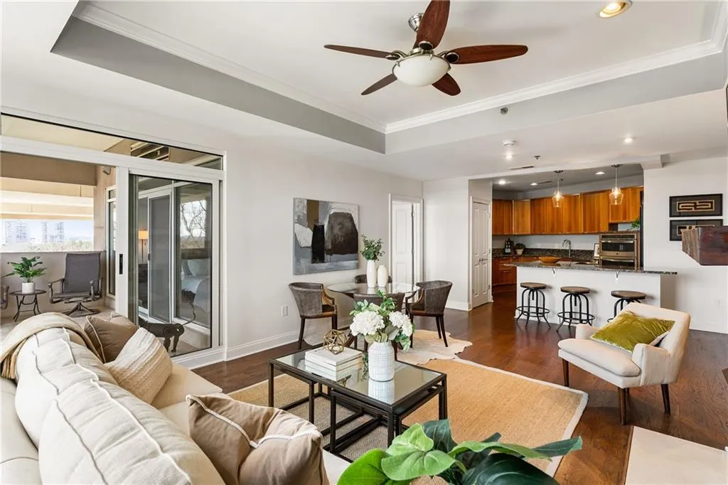 2881 Peachtree Road Ne Unit 702, Atlanta, Georgia 30305, 2 Bedrooms Bedrooms, ,2 BathroomsBathrooms,Residential,For Sale,2881 Peachtree Road Ne Unit 702,7649240
