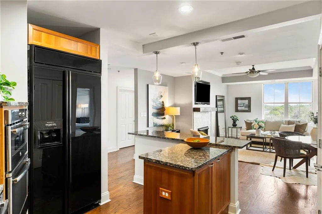 2881 Peachtree Road Ne Unit 702, Atlanta, Georgia 30305, 2 Bedrooms Bedrooms, ,2 BathroomsBathrooms,Residential,For Sale,2881 Peachtree Road Ne Unit 702,7649240