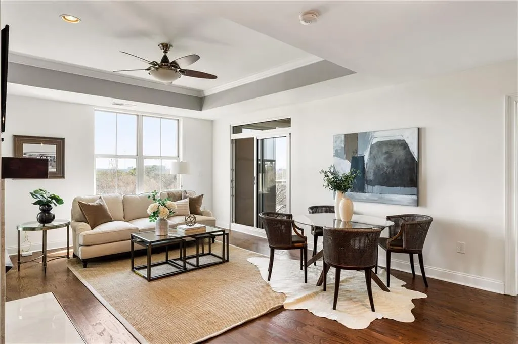 2881 Peachtree Road Ne Unit 702, Atlanta, Georgia 30305, 2 Bedrooms Bedrooms, ,2 BathroomsBathrooms,Residential,For Sale,2881 Peachtree Road Ne Unit 702,7649240