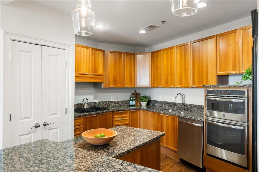 2881 Peachtree Road Ne Unit 702, Atlanta, Georgia 30305, 2 Bedrooms Bedrooms, ,2 BathroomsBathrooms,Residential,For Sale,2881 Peachtree Road Ne Unit 702,7649240