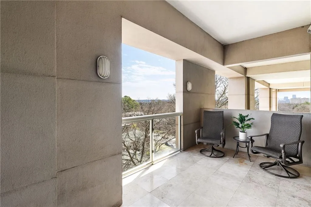 2881 Peachtree Road Ne Unit 702, Atlanta, Georgia 30305, 2 Bedrooms Bedrooms, ,2 BathroomsBathrooms,Residential,For Sale,2881 Peachtree Road Ne Unit 702,7649240