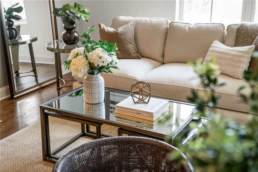 2881 Peachtree Road Ne Unit 702, Atlanta, Georgia 30305, 2 Bedrooms Bedrooms, ,2 BathroomsBathrooms,Residential,For Sale,2881 Peachtree Road Ne Unit 702,7649240