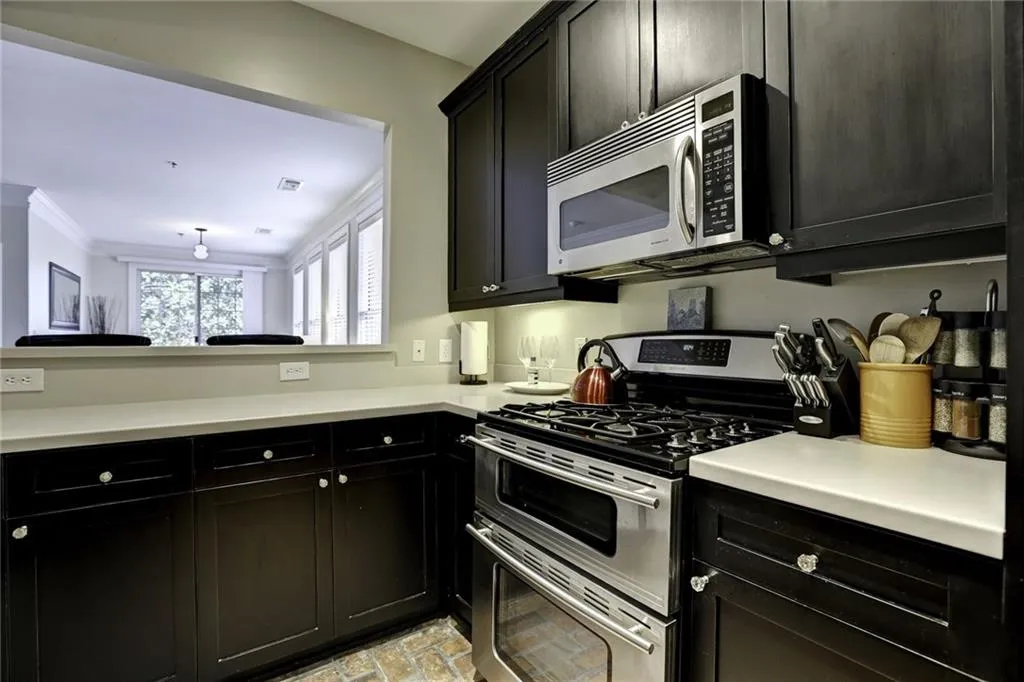 3101 Howell Mill Road Nw Unit 208, Atlanta, Georgia 30327, 1 Bedroom Bedrooms, ,1 BathroomBathrooms,Residential,Sold,3101 Howell Mill Road Nw Unit 208,5717122