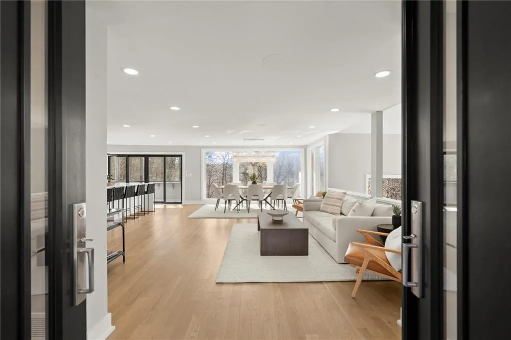 3050 River North Parkway, Atlanta, Georgia 30328, 4 Bedrooms Bedrooms, ,3 BathroomsBathrooms,Residential,Sold,3050 River North Parkway,7548123