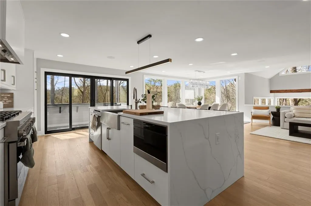 3050 River North Parkway, Atlanta, Georgia 30328, 4 Bedrooms Bedrooms, ,3 BathroomsBathrooms,Residential,Sold,3050 River North Parkway,7548123