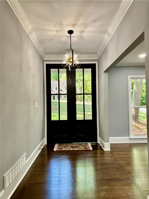 Light & bright entry foyer