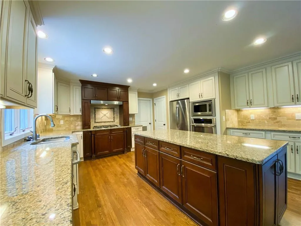 80 Mountain Creek Trace, Sandy Springs, Georgia 30328, 4 Bedrooms Bedrooms, ,3 BathroomsBathrooms,Residential,Sold,80 Mountain Creek Trace,6718881
