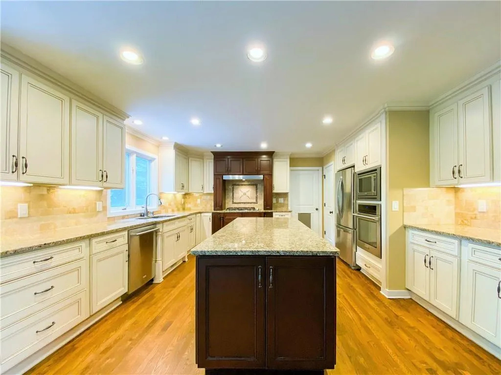 80 Mountain Creek Trace, Sandy Springs, Georgia 30328, 4 Bedrooms Bedrooms, ,3 BathroomsBathrooms,Residential,Sold,80 Mountain Creek Trace,6718881