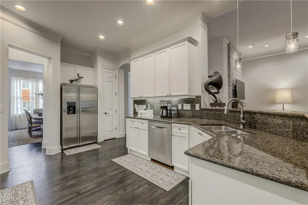5904 Reddington Way, Sandy Springs, Georgia 30328, 3 Bedrooms Bedrooms, ,3 BathroomsBathrooms,Residential,Sold,5904 Reddington Way,6507330