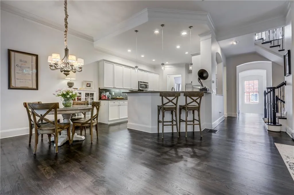 5904 Reddington Way, Sandy Springs, Georgia 30328, 3 Bedrooms Bedrooms, ,3 BathroomsBathrooms,Residential,Sold,5904 Reddington Way,6507330