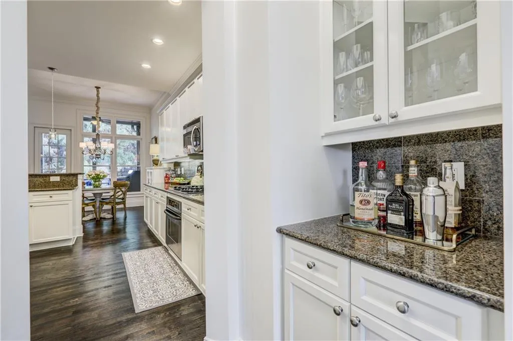 5904 Reddington Way, Sandy Springs, Georgia 30328, 3 Bedrooms Bedrooms, ,3 BathroomsBathrooms,Residential,Sold,5904 Reddington Way,6507330