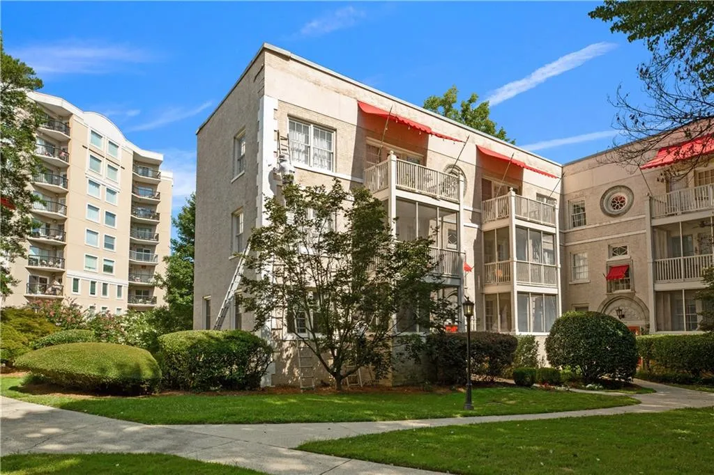 2230 Peachtree Road Ne Unit C2, Atlanta, Georgia 30309, 2 Bedrooms Bedrooms, ,1 BathroomBathrooms,Residential,For Sale,2230 Peachtree Road Ne Unit C2,7623251