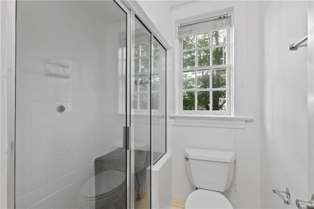 2230 Peachtree Road Ne Unit C2, Atlanta, Georgia 30309, 2 Bedrooms Bedrooms, ,1 BathroomBathrooms,Residential,For Sale,2230 Peachtree Road Ne Unit C2,7623251