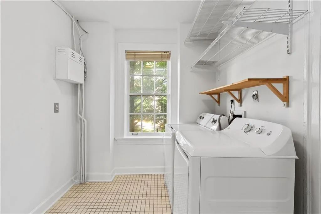 2230 Peachtree Road Ne Unit C2, Atlanta, Georgia 30309, 2 Bedrooms Bedrooms, ,1 BathroomBathrooms,Residential,For Sale,2230 Peachtree Road Ne Unit C2,7623251