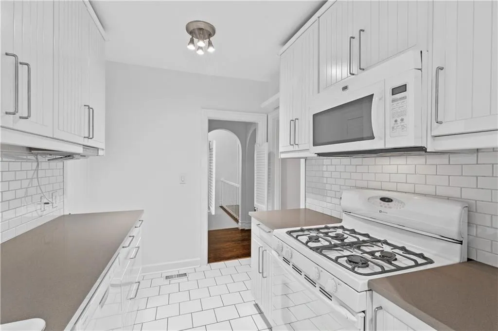 2230 Peachtree Road Ne Unit C2, Atlanta, Georgia 30309, 2 Bedrooms Bedrooms, ,1 BathroomBathrooms,Residential,For Sale,2230 Peachtree Road Ne Unit C2,7623251