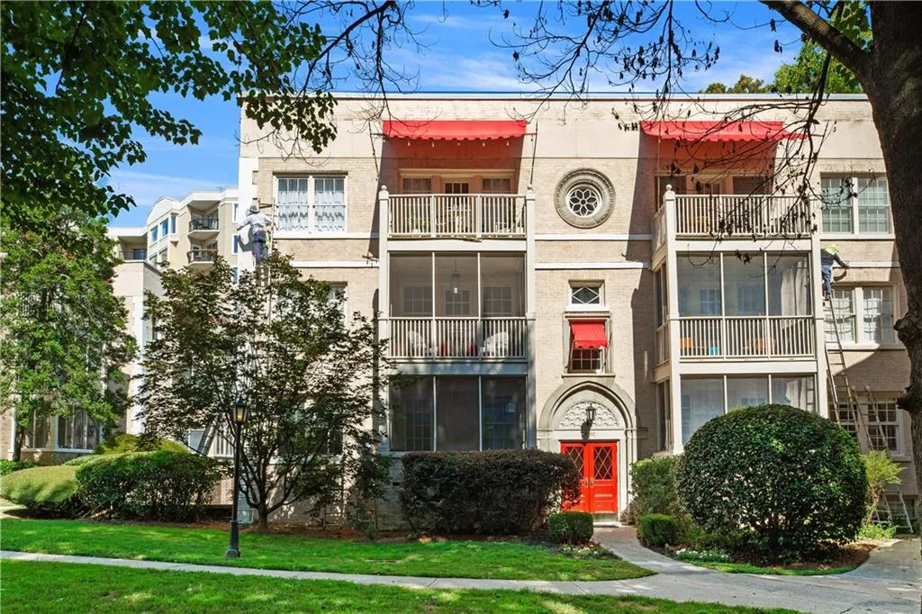 2230 Peachtree Road Ne Unit C2, Atlanta, Georgia 30309, 2 Bedrooms Bedrooms, ,1 BathroomBathrooms,Residential,For Sale,2230 Peachtree Road Ne Unit C2,7623251
