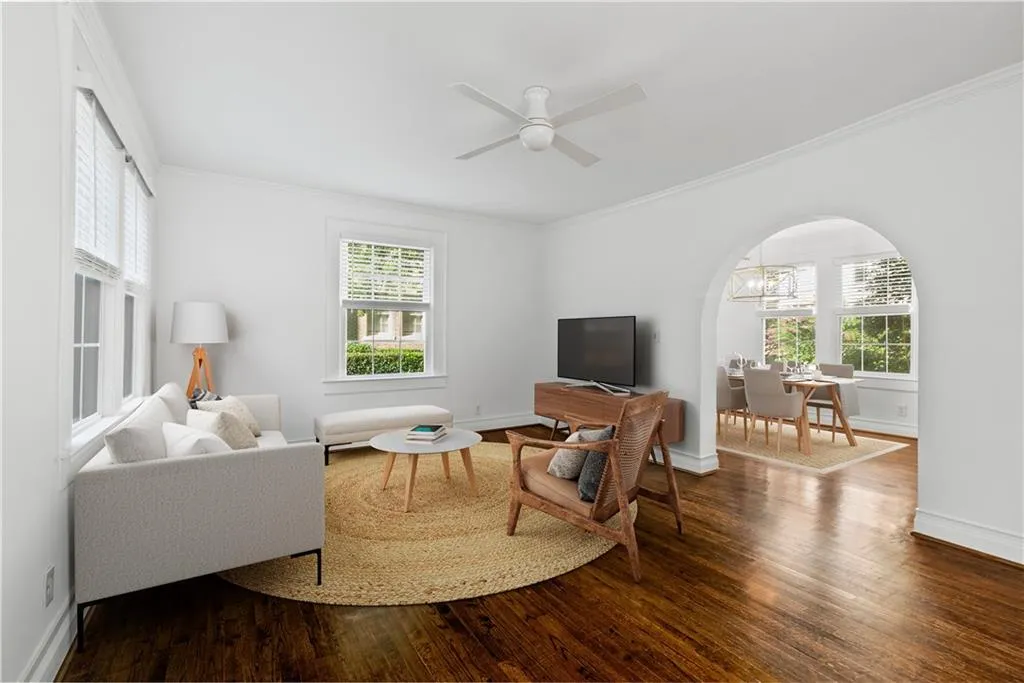 2230 Peachtree Road Ne Unit C2, Atlanta, Georgia 30309, 2 Bedrooms Bedrooms, ,1 BathroomBathrooms,Residential,For Sale,2230 Peachtree Road Ne Unit C2,7623251