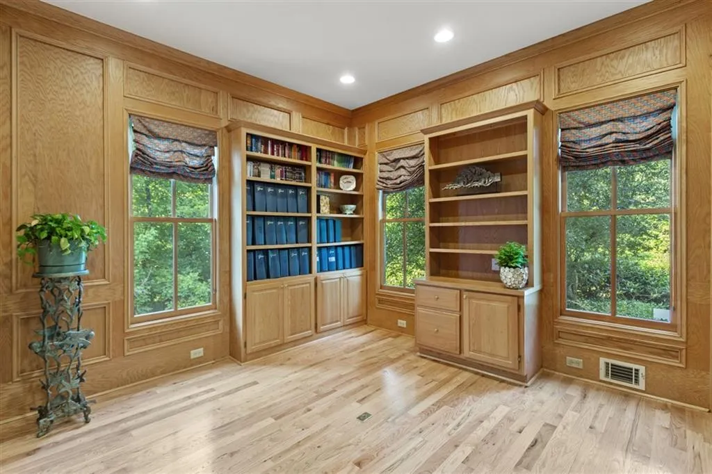 4629 High Point Road Ne, Sandy Springs, Georgia 30342, 5 Bedrooms Bedrooms, ,4 BathroomsBathrooms,Residential,Sold,4629 High Point Road Ne,6923960
