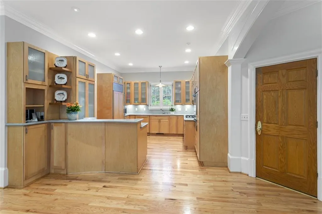 4629 High Point Road Ne, Sandy Springs, Georgia 30342, 5 Bedrooms Bedrooms, ,4 BathroomsBathrooms,Residential,Sold,4629 High Point Road Ne,6923960