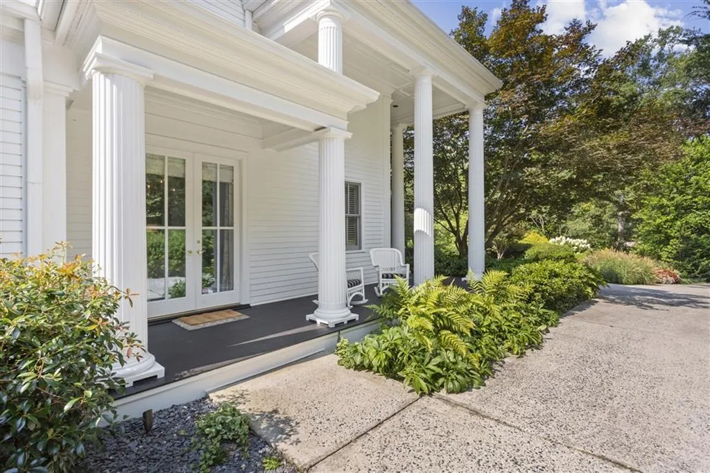 4629 High Point Road Ne, Sandy Springs, Georgia 30342, 5 Bedrooms Bedrooms, ,4 BathroomsBathrooms,Residential,Sold,4629 High Point Road Ne,6923960