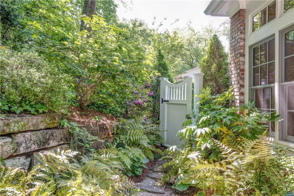 335 Forest Valley Court, Sandy Springs, Georgia 30342, 4 Bedrooms Bedrooms, ,3 BathroomsBathrooms,Residential,Sold,335 Forest Valley Court,6009456