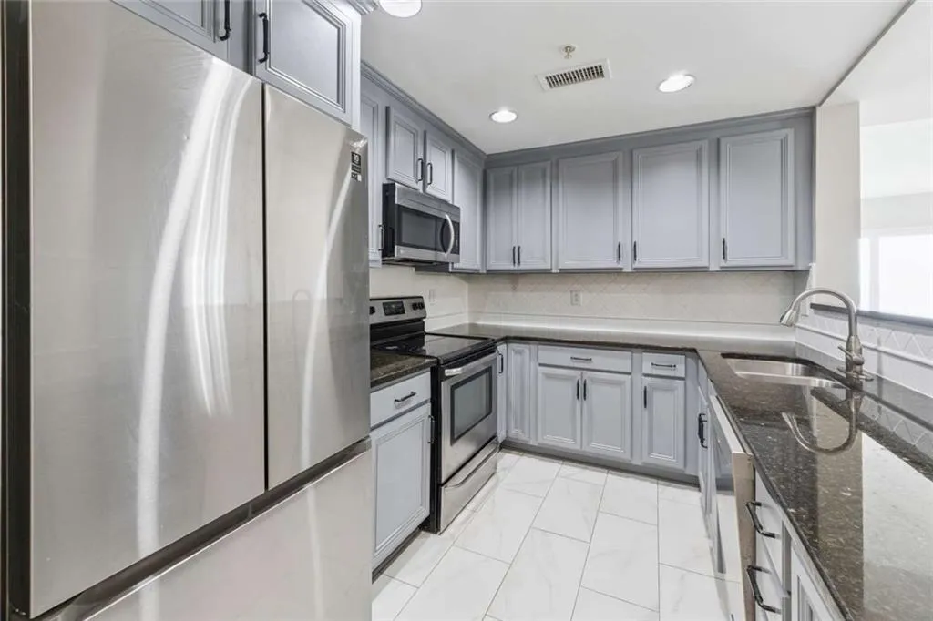 3475 Oak Valley Road Ne Unit 1570, Atlanta, Georgia 30326, 2 Bedrooms Bedrooms, ,1 BathroomBathrooms,Residential,For Sale,3475 Oak Valley Road Ne Unit 1570,7619156