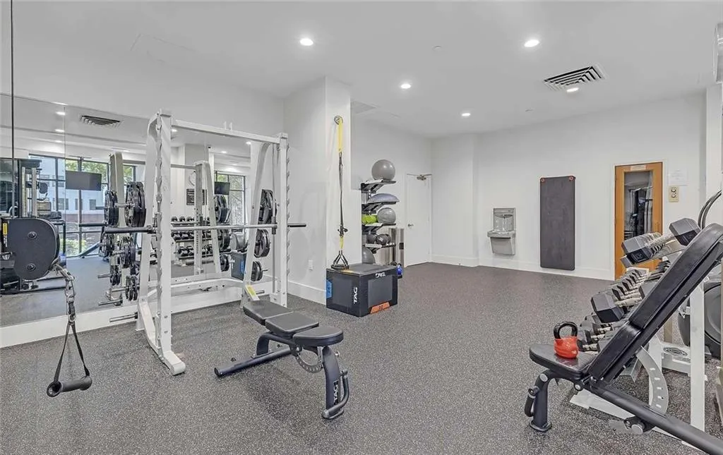 3475 Oak Valley Road Ne Unit 1570, Atlanta, Georgia 30326, 2 Bedrooms Bedrooms, ,1 BathroomBathrooms,Residential,For Sale,3475 Oak Valley Road Ne Unit 1570,7619156