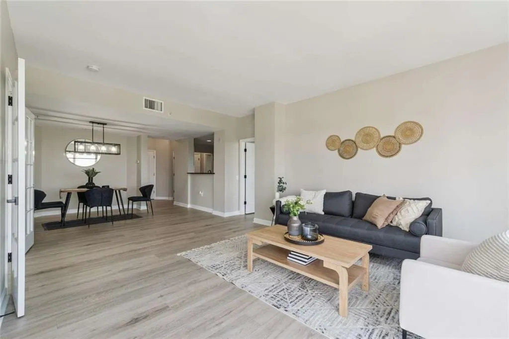 3475 Oak Valley Road Ne Unit 1570, Atlanta, Georgia 30326, 2 Bedrooms Bedrooms, ,1 BathroomBathrooms,Residential,For Sale,3475 Oak Valley Road Ne Unit 1570,7619156