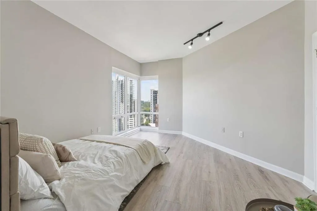 3475 Oak Valley Road Ne Unit 1570, Atlanta, Georgia 30326, 2 Bedrooms Bedrooms, ,1 BathroomBathrooms,Residential,For Sale,3475 Oak Valley Road Ne Unit 1570,7619156