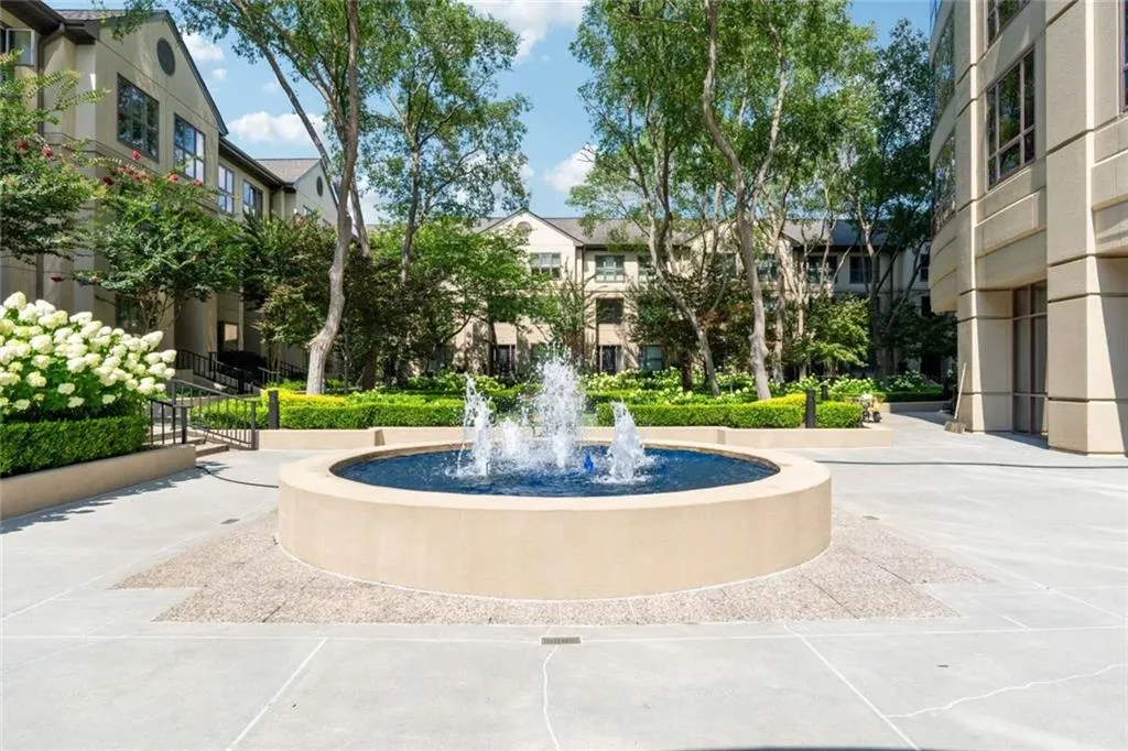 3475 Oak Valley Road Ne Unit 1570, Atlanta, Georgia 30326, 2 Bedrooms Bedrooms, ,1 BathroomBathrooms,Residential,For Sale,3475 Oak Valley Road Ne Unit 1570,7619156