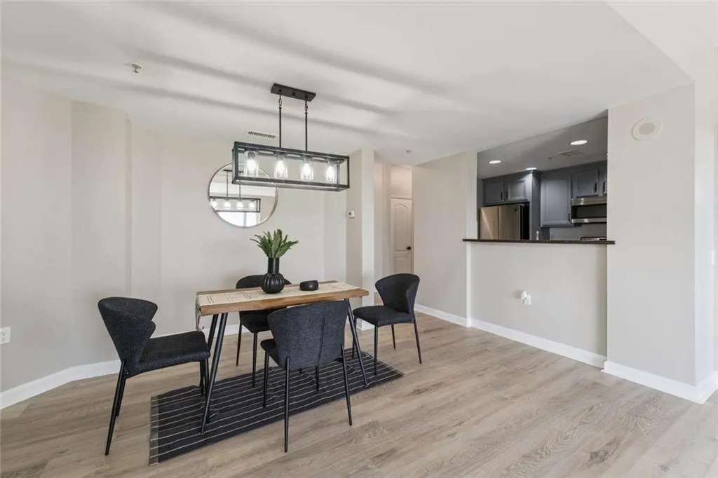 3475 Oak Valley Road Ne Unit 1570, Atlanta, Georgia 30326, 2 Bedrooms Bedrooms, ,1 BathroomBathrooms,Residential,For Sale,3475 Oak Valley Road Ne Unit 1570,7619156