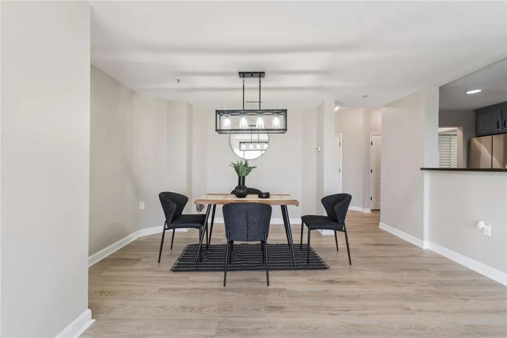 3475 Oak Valley Road Ne Unit 1570, Atlanta, Georgia 30326, 2 Bedrooms Bedrooms, ,1 BathroomBathrooms,Residential,For Sale,3475 Oak Valley Road Ne Unit 1570,7619156