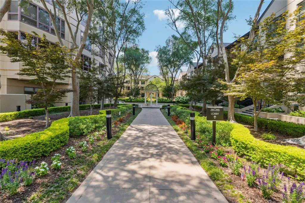 3475 Oak Valley Road Ne Unit 1570, Atlanta, Georgia 30326, 2 Bedrooms Bedrooms, ,1 BathroomBathrooms,Residential,For Sale,3475 Oak Valley Road Ne Unit 1570,7619156