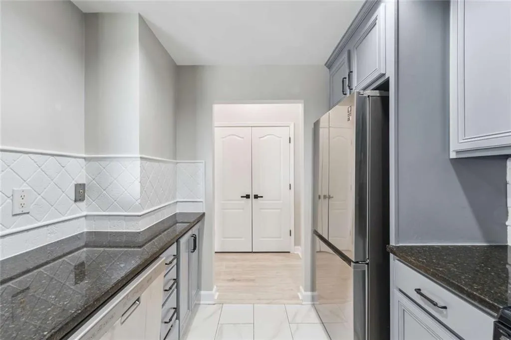 3475 Oak Valley Road Ne Unit 1570, Atlanta, Georgia 30326, 2 Bedrooms Bedrooms, ,1 BathroomBathrooms,Residential,For Sale,3475 Oak Valley Road Ne Unit 1570,7619156