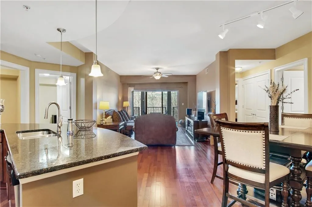 200 River Vista Drive Unit 338, Atlanta, Georgia 30339, 2 Bedrooms Bedrooms, ,2 BathroomsBathrooms,Residential,Sold,200 River Vista Drive Unit 338,6828457