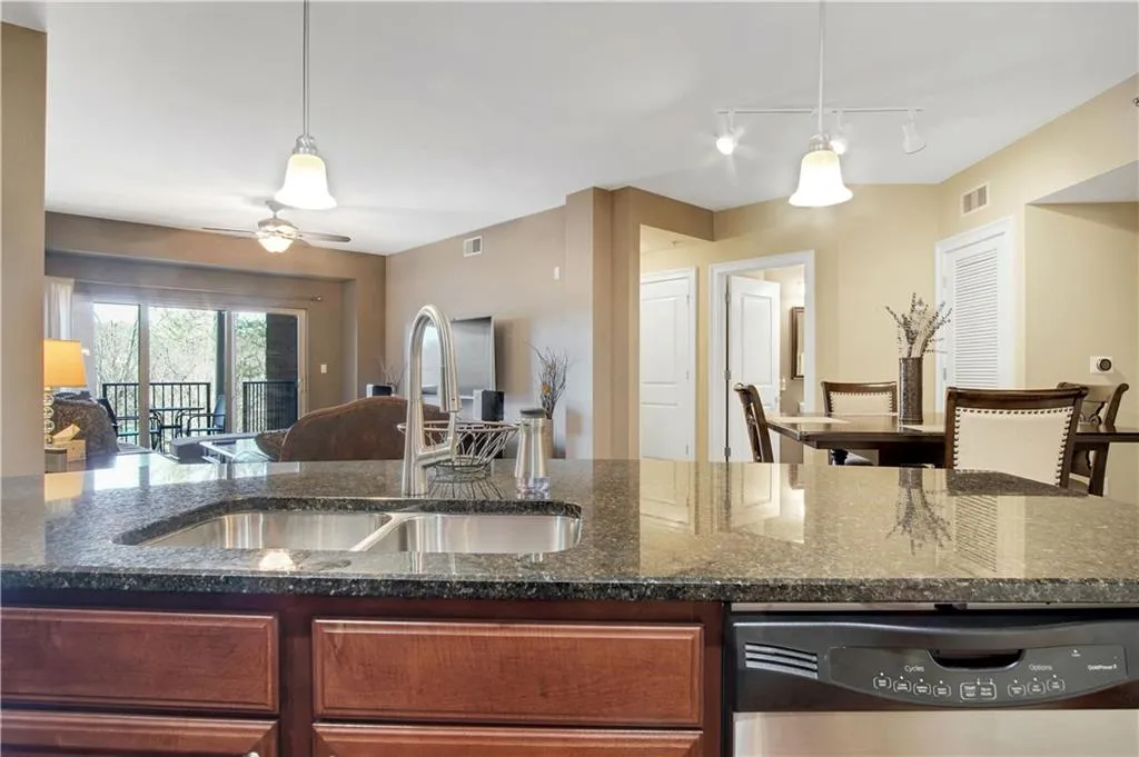 200 River Vista Drive Unit 338, Atlanta, Georgia 30339, 2 Bedrooms Bedrooms, ,2 BathroomsBathrooms,Residential,Sold,200 River Vista Drive Unit 338,6828457