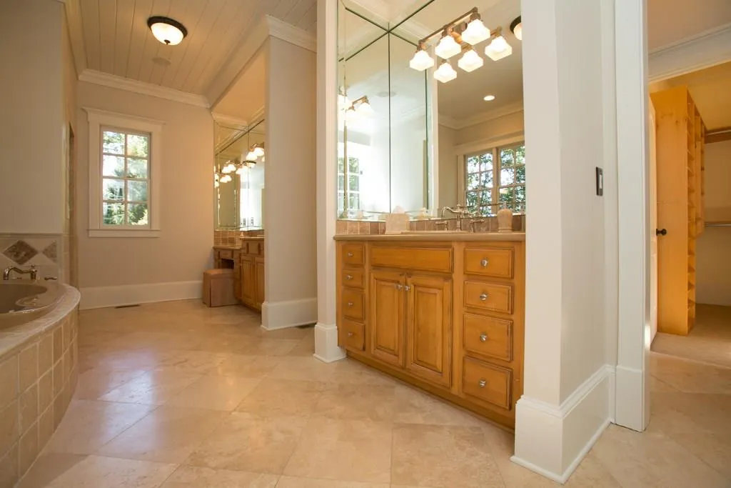 1015 Heards Ferry Road, Atlanta, Georgia 30328, 6 Bedrooms Bedrooms, ,6 BathroomsBathrooms,Residential,Sold,1015 Heards Ferry Road,5596708