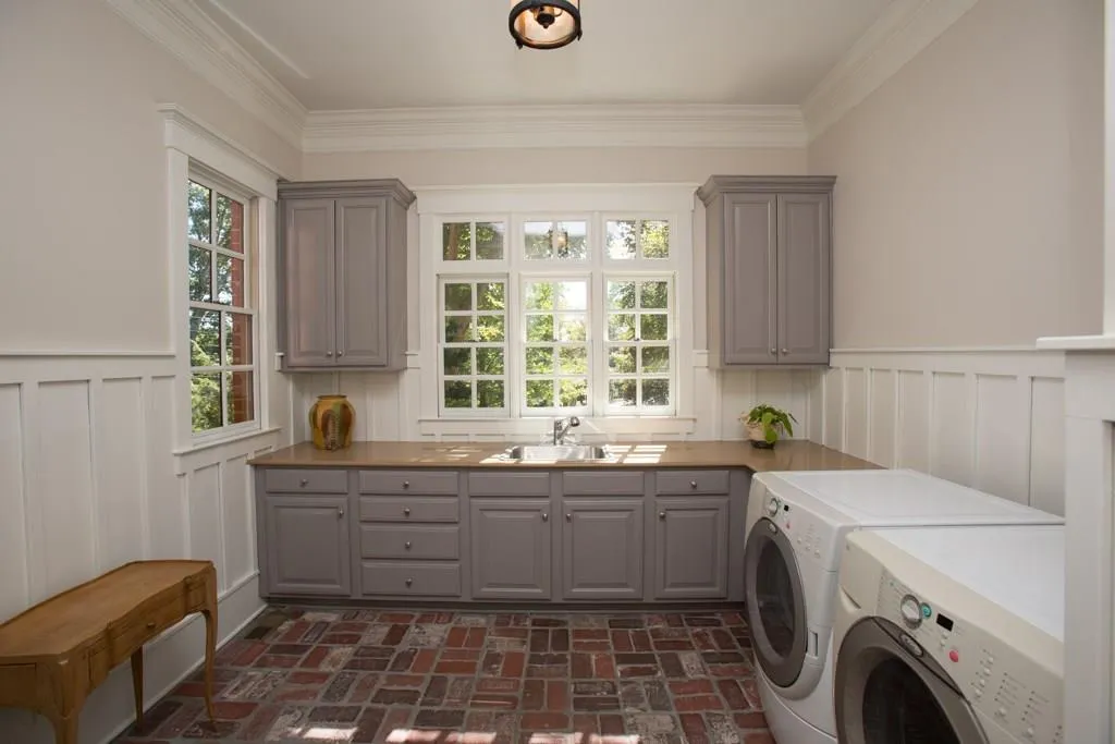 1015 Heards Ferry Road, Atlanta, Georgia 30328, 6 Bedrooms Bedrooms, ,6 BathroomsBathrooms,Residential,Sold,1015 Heards Ferry Road,5596708