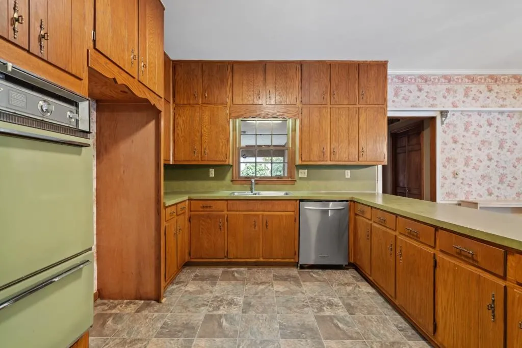 1290 Tynecastle Way, Sandy Springs, Georgia 30350, 5 Bedrooms Bedrooms, ,4 BathroomsBathrooms,Residential,Sold,1290 Tynecastle Way,6954588