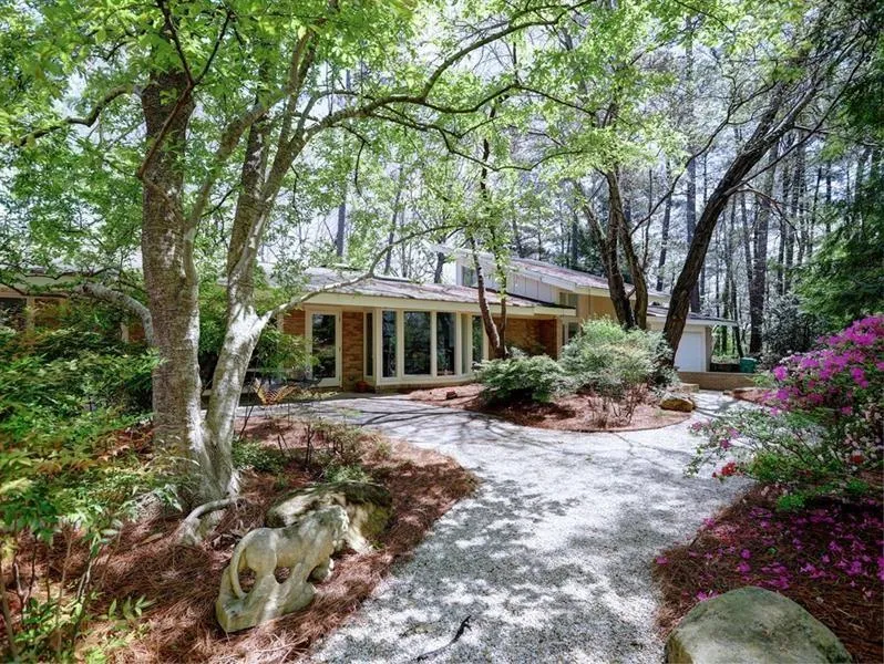 915 Crest Valley Drive, Atlanta, Georgia 30327, 4 Bedrooms Bedrooms, ,4 BathroomsBathrooms,Residential,Sold,915 Crest Valley Drive,6089139