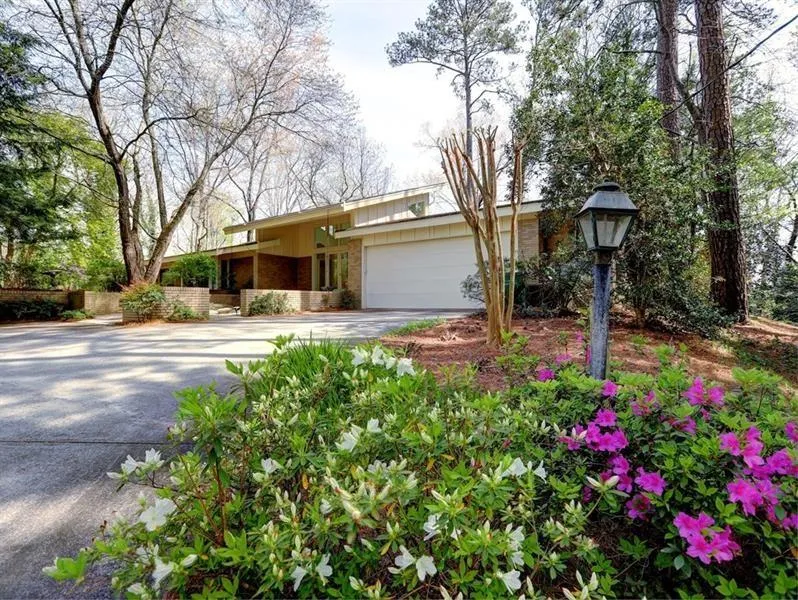 915 Crest Valley Drive, Atlanta, Georgia 30327, 4 Bedrooms Bedrooms, ,4 BathroomsBathrooms,Residential,Sold,915 Crest Valley Drive,6089139
