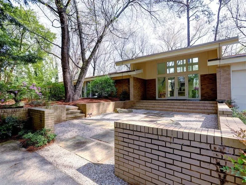 915 Crest Valley Drive, Atlanta, Georgia 30327, 4 Bedrooms Bedrooms, ,4 BathroomsBathrooms,Residential,Sold,915 Crest Valley Drive,6089139
