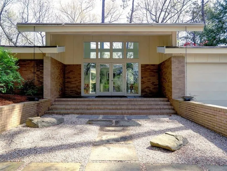 915 Crest Valley Drive, Atlanta, Georgia 30327, 4 Bedrooms Bedrooms, ,4 BathroomsBathrooms,Residential,Sold,915 Crest Valley Drive,6089139