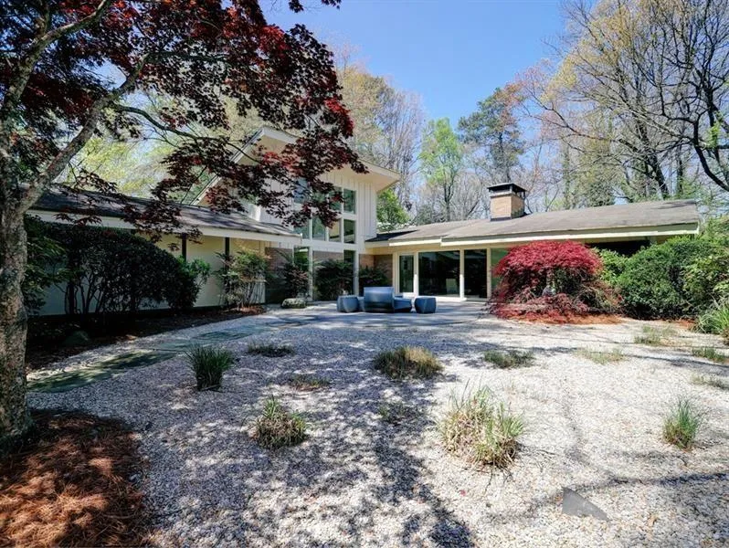 915 Crest Valley Drive, Atlanta, Georgia 30327, 4 Bedrooms Bedrooms, ,4 BathroomsBathrooms,Residential,Sold,915 Crest Valley Drive,6089139